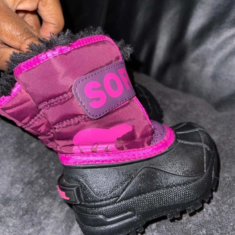 Sorel Fuchsia and Black Snow Boots Size 4